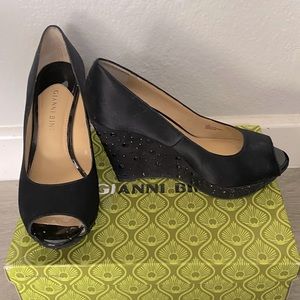 STUNNING Gianni Bini Black Wedges 7.5M